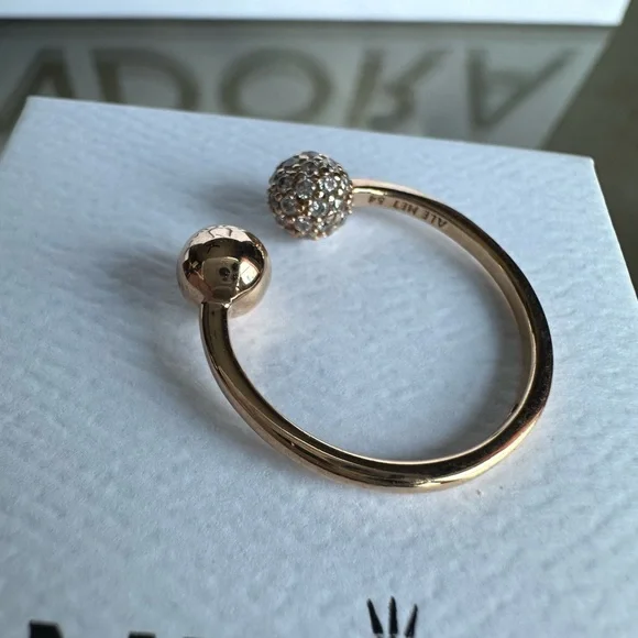 Pandora rose gold ring - Picture 3 of 3